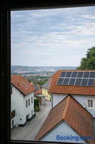 Bright apartment with large terrace & view of Krems - Image 4