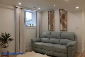 Queen Bed Suite-Private Entrance - Image 5