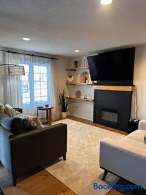 Ankenys Best Hot tub Theatre Room Game Room - Image 2