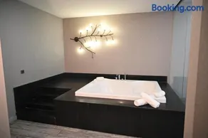 Agora Suites - Image 2