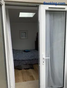 Garden room with parking - Image 5