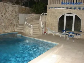 Apartment Aria with private heated pool - Image 2