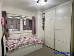 3 Bedroom House with a Private Garden - Image 4