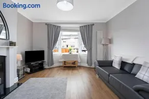 Crewe Apartment - Stylish 2 bedroom apt, Garden, Free parking, Edin City - Image 4