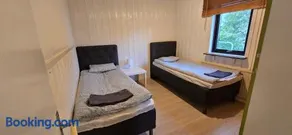 Spacious 7BR Villa with Parking for Large Groups - Image 3