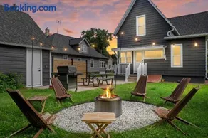 Stylish Home w/Fire Pit | Near Downtown & Weddings - Image 3