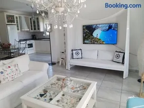 OASIS VILLA - Image 1