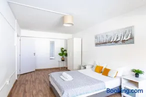 Cozy 2-bedroom apartment near Finikoudes Beach - Image 2