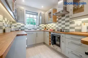 5 Bed in Studland oc-wy365 - Image 3