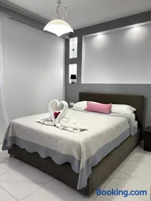 Panorama Apartments - Image 1