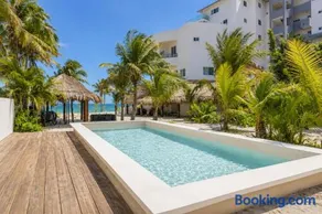 Arenika Beachfront Villa & Rooms - Image 3