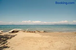 The pretty house next to the beach - Image 3