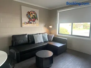 McInnes Units - Image 2