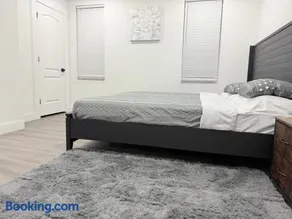 3BD 2BA townhome with TV in each room, Central AC, kingbed, patio - Image 4