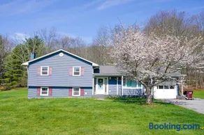 Family River Valley Retreat with Fireplace - Image 3