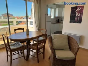 Royan : Appartement 47m², Balcon, Parking privé, Ascenseur - FR-1-738-48 - Image 3