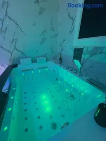 La Suite du Lac Love Room Suite Romantique Jacuzzi Privatif - Image 4