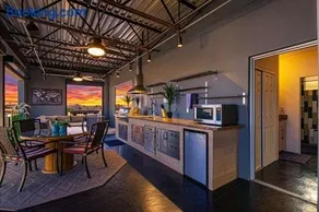 Vantage - Rooftop Patio - Heart of Old Town - Image 1
