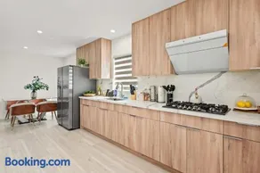 Stylish New Home Bright Modern & Fully Stocked - Image 2