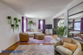 New 5BD Near UNL & DT | Poker Table & Games - Image 2