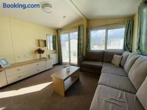 New Forest Bees Holiday Home, Bashley - Image 2