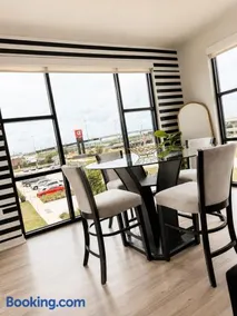 Luxury 2 bed 2 bathroom - Image 5