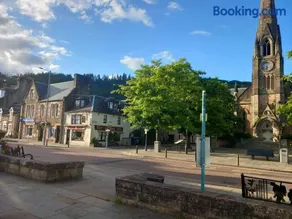 Stunning Village Centre Holiday Home - Image 4