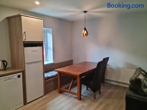 Modern 2 bedroom Apartment with River views - Image 2