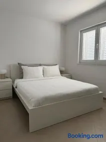 Isla Lux Apartment - Image 5