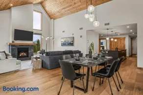 Mountain Dreams Penthouse Hot Tub & Panoramic Views New in Spring Creek - Image 2