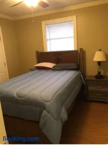 3 bedroom Cozy vacation rental near airport - Image 5