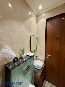 Rao Stays Luxury Studio on Golf Course Road - Image 4