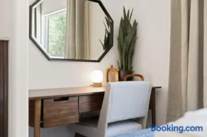 Tiny River House - Image 4
