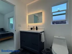 Luxury New Build Bright 2BR 2BA Large Backyard - Image 5