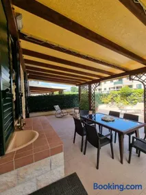 Petite Maison - Image 1