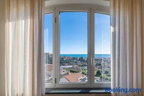 Appartamento vista mare in villa - Image 2