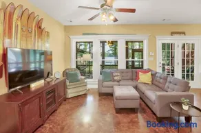 Lake front home, pet friendly, kayaks provided - Image 3