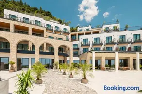 Avaris Hotel - Image 1