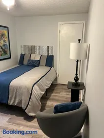 Jolly Accommodations & Suite-Sleeps 10 - Image 1