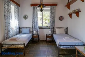 Poline Traditional House With Garden & Sea In 0 Distance - Image 3