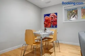 Cozy and Welcoming 2BR Basement Suite In The Heart of Calgary - Image 2