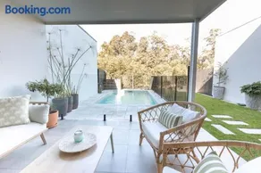 Contemporary Home with Pool 15mins to Beach 20mins to Australia Zoo - Image 1