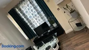 Luxurious 2 Bed Apartment - Image 3