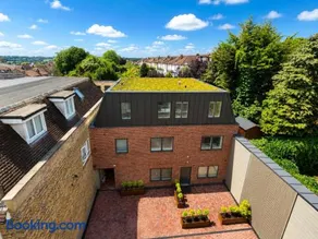 Barnet Luxe 2 Bedroom Penthouse - Image 3