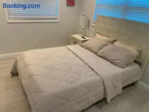 Private Room in Spacious 3-Bedroom Home - Image 2