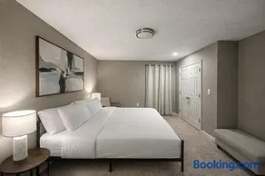Beautiful Gardner Home Sleeps 10 Game Room Central location - Image 1
