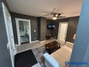 Modern 2BR Near CMMC and downtown - Image 3