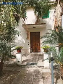 La Villa - Image 1