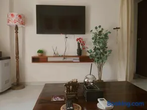 Luxe 2BHK flat with pool, WiFi, Netlfix, kitchen - Image 3