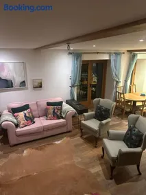 Luxury Three Bedroom Barn Conversion in Devon - Image 1